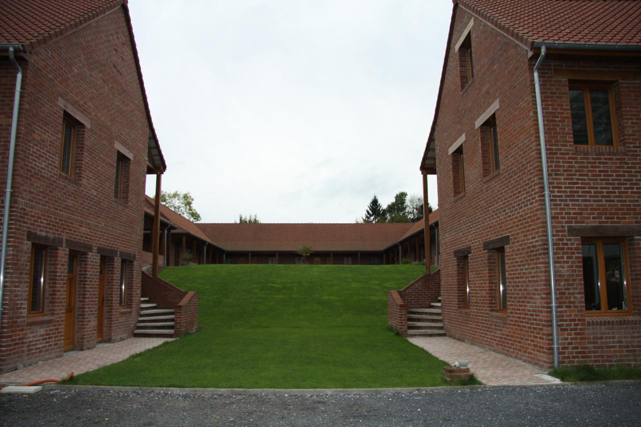 Hotel Les Charmilles De Mormal Landrecies Exterior foto